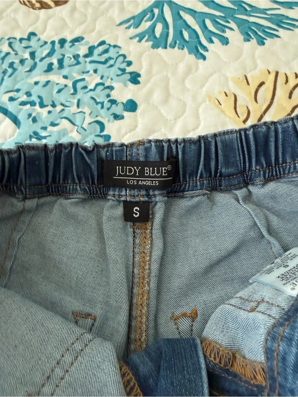 Judy Blue Women's Blue Denim 2 Shorts - Classic Medium Wash - Picture 2 of 3